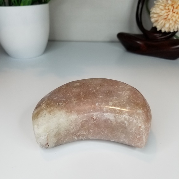 🌙 Pink Amethyst Moon Carving – Divine Feminine Energy & Emotional Harmony - Picture 5 of 8